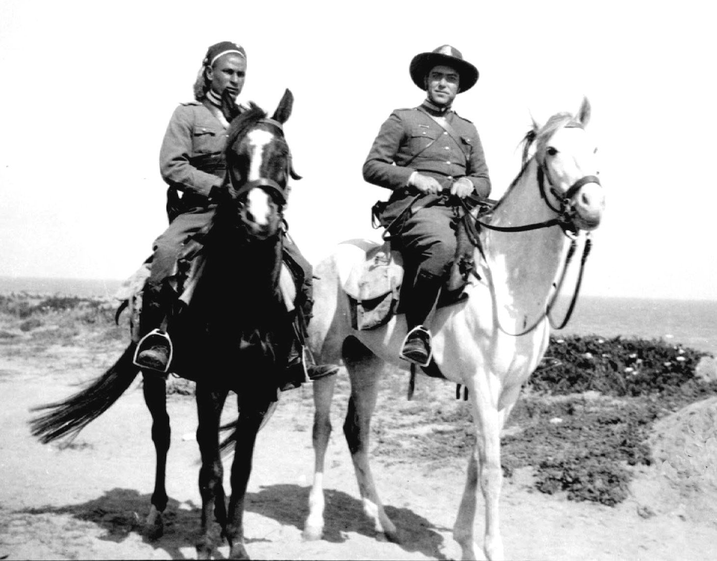 Carabiniere con Zaptiè - Ghars Garabul, Libia 1933